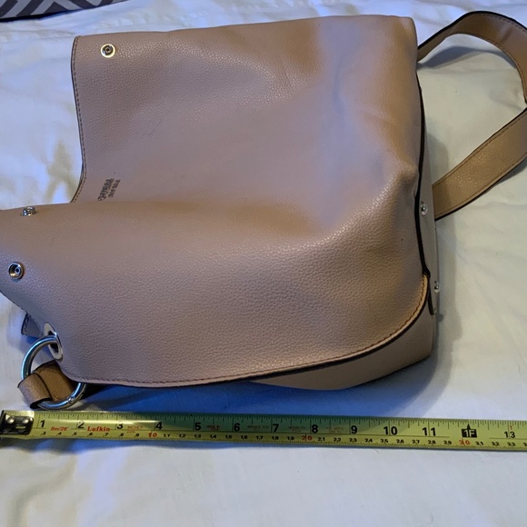 Guess Tan Faux Leather Roomy Bag Purse - Picture 13 of 16